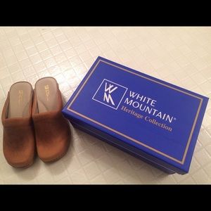 Tan/Beige White Mountain Clogs